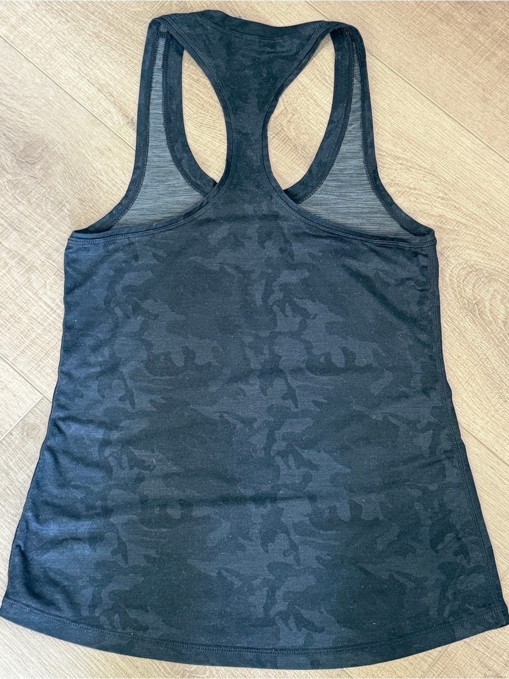 Vuori Lux Performance Tank Top Black Camo Racerback Women Size XS Workout Gym - Picture 3 of 7